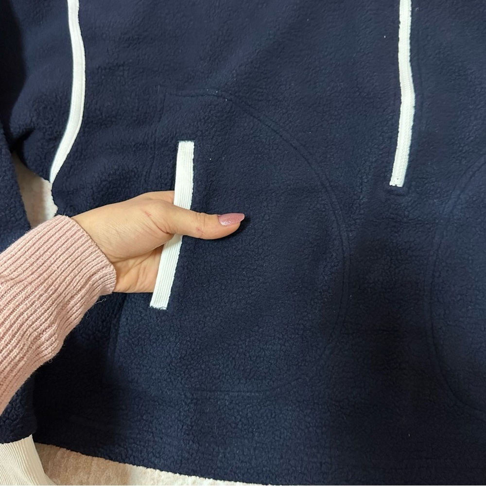 NWT Navy Fleece Contrast Cropped Sweatshirt With Drawstrings - Picture 7 of 12
